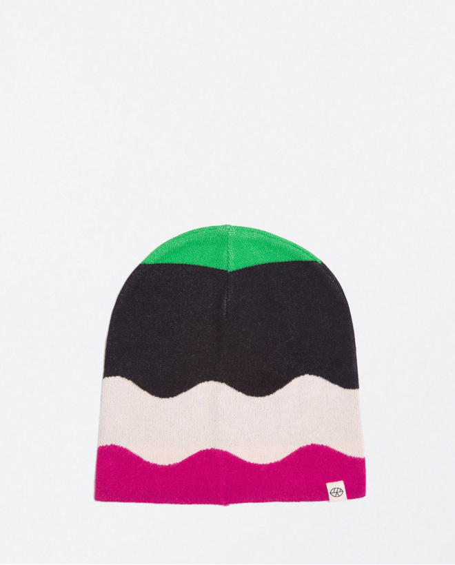 Tight knitted hat with waves Black