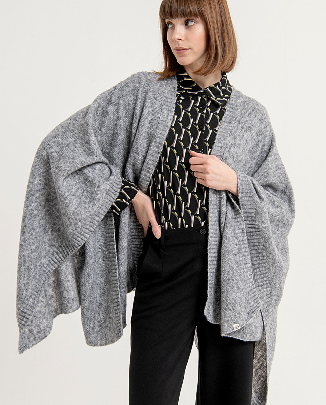 Open short poncho in plain knitted rice fabric Grey