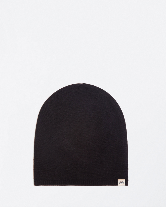 Knitted cap finished in plain rib Black