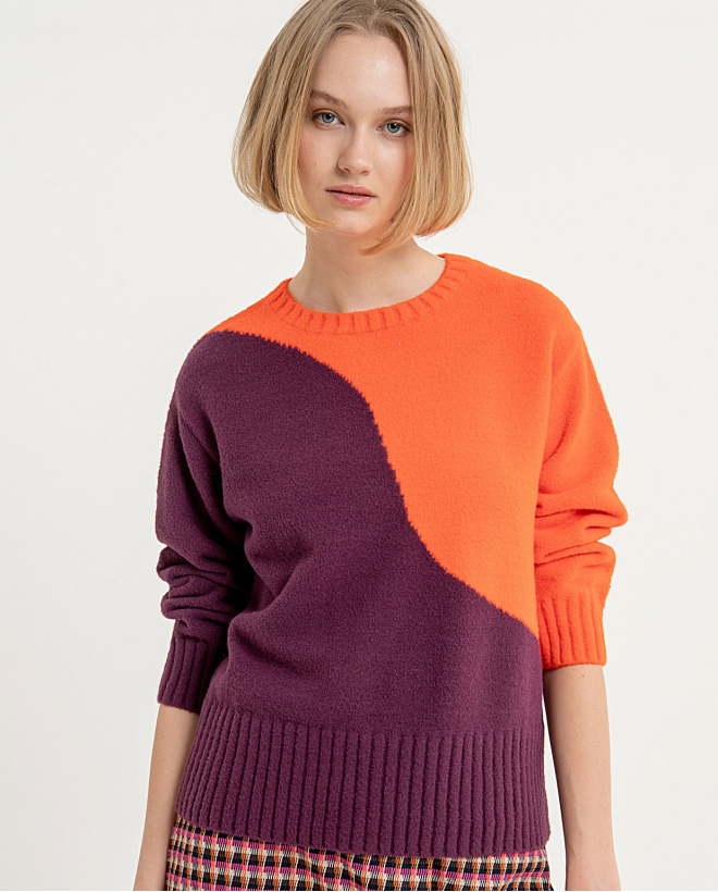 Bicolor round neck knitted jumper Orange