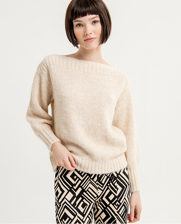 Knitted pullover with boat neckline and wide plain Ecru