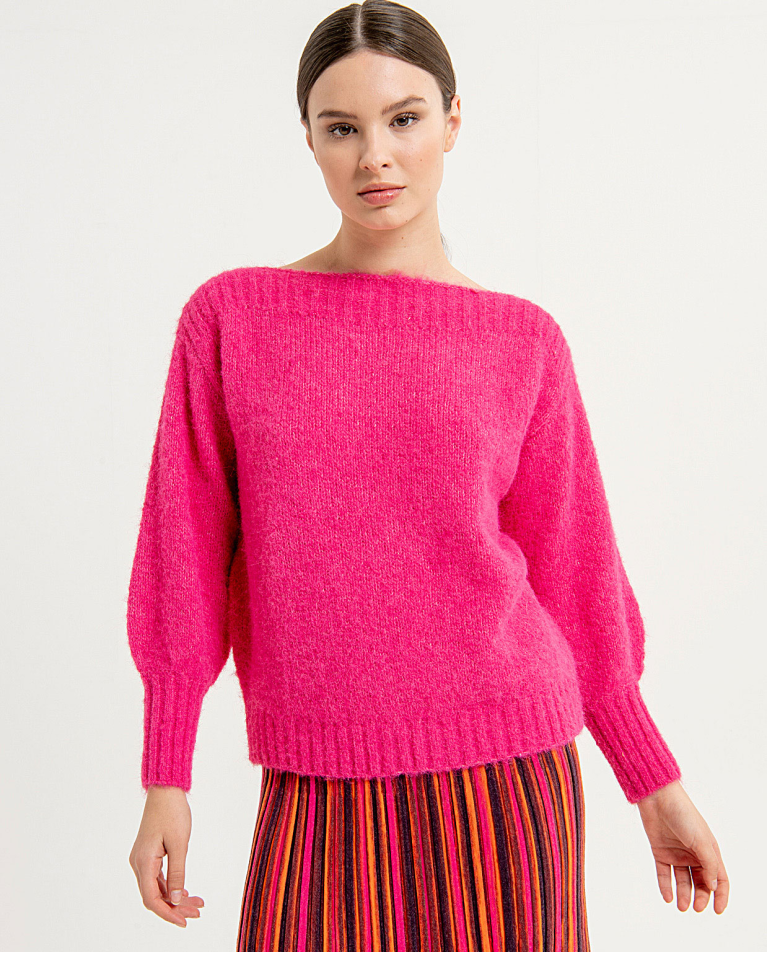Knitted pullover with boat neckline and wide plain Fuchsia