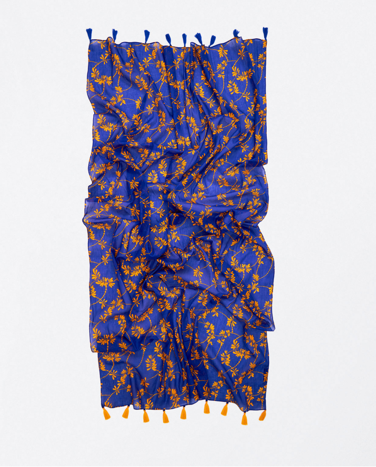 Cachecol sarongue estampado com pompons Azul