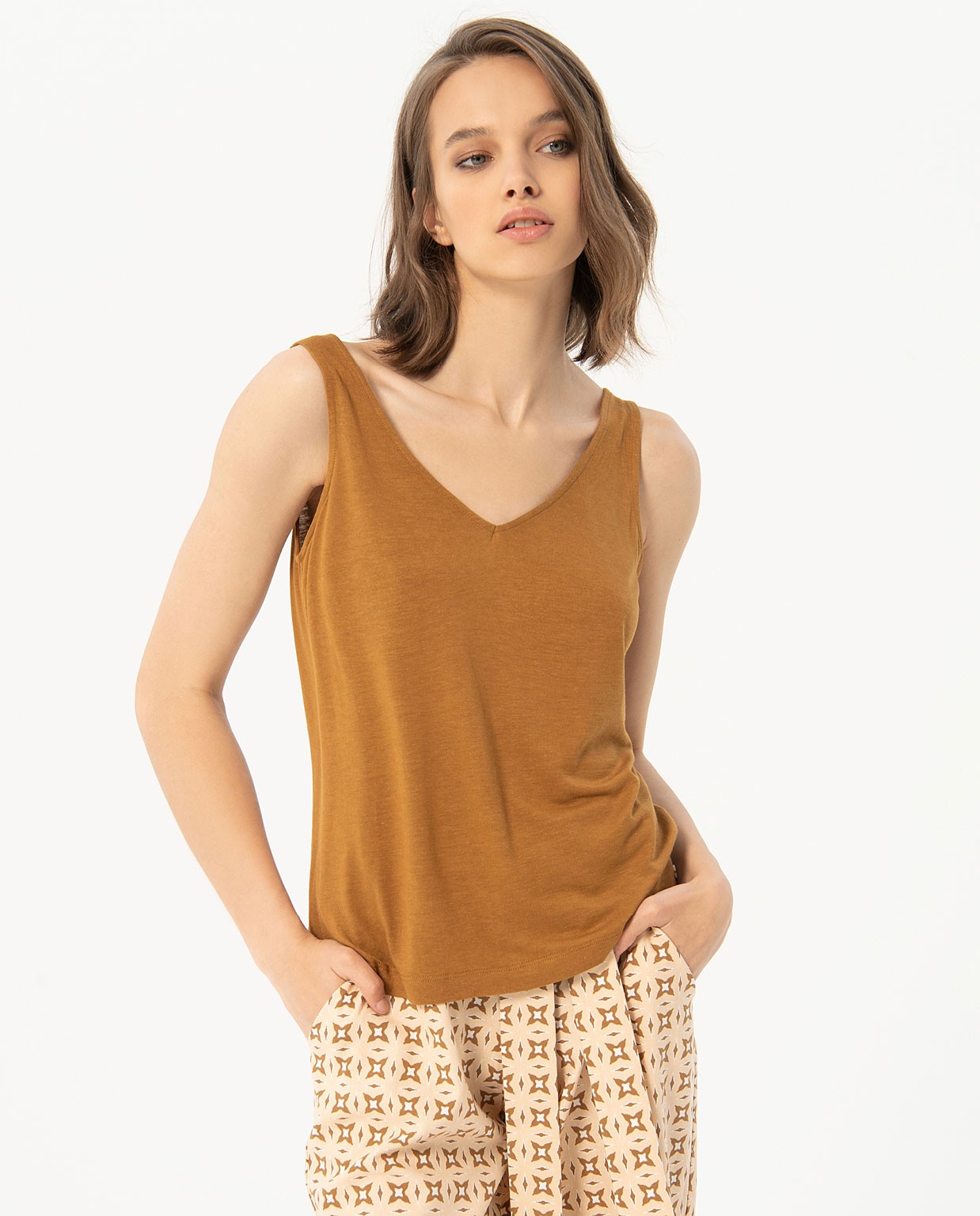 Camiseta ancha de tirantes lisa Camel