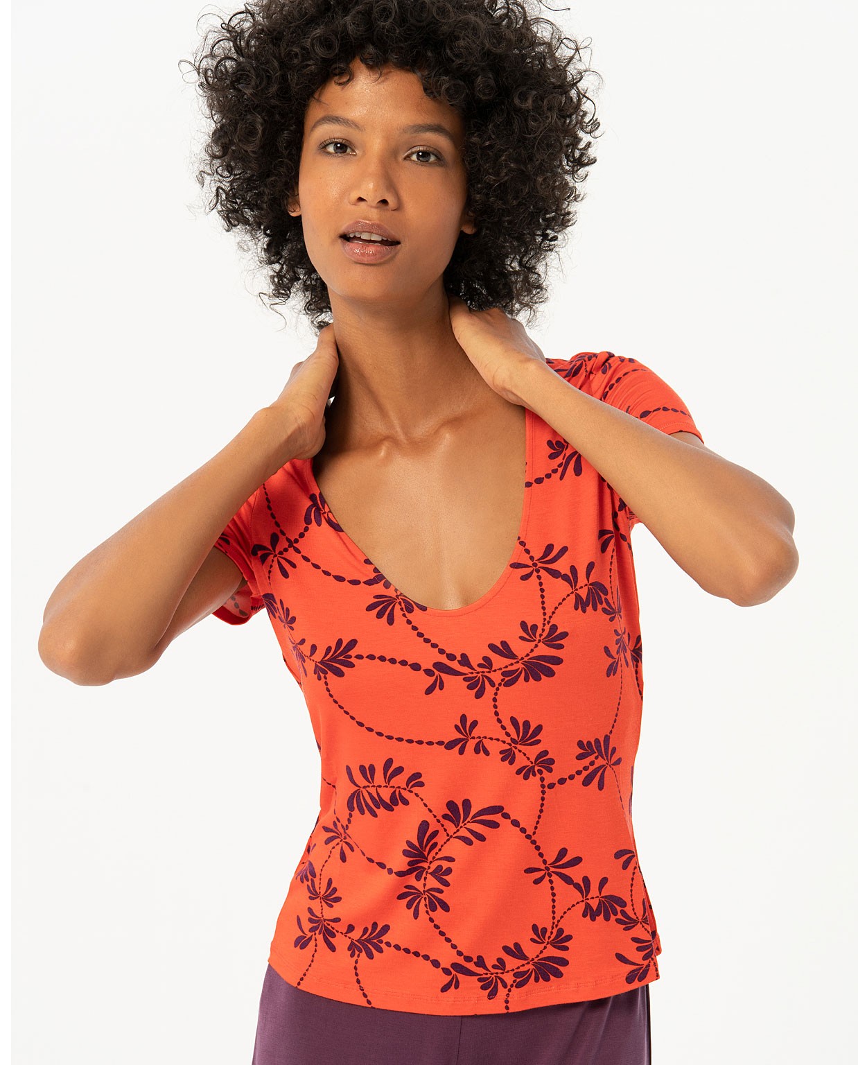T-shirt com decote em V  mangas curtas Coral