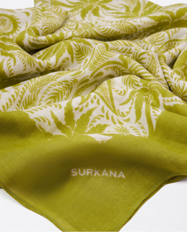 Lenço sarongue com estampado de jardim Verde