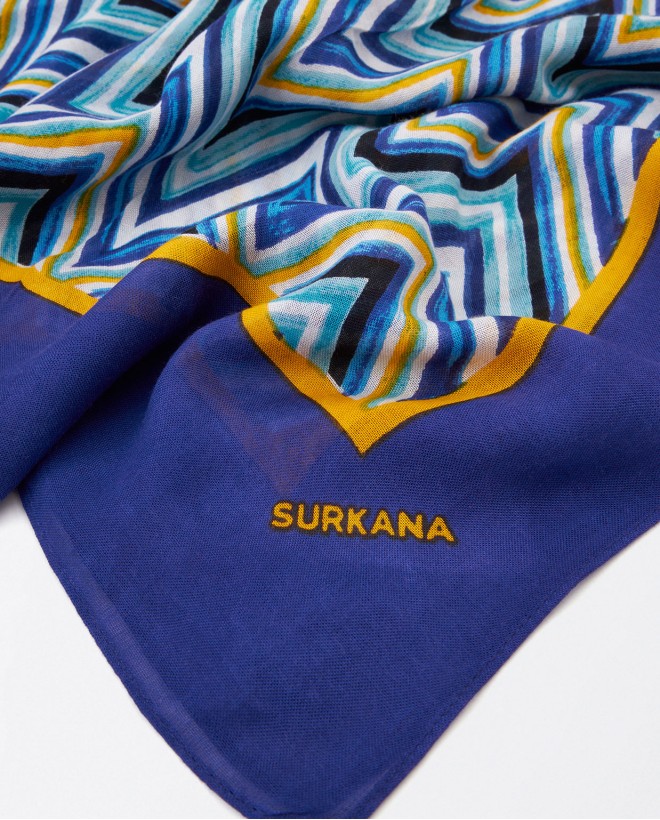 Cachecol sarongue com estampado em ziguezague Azul