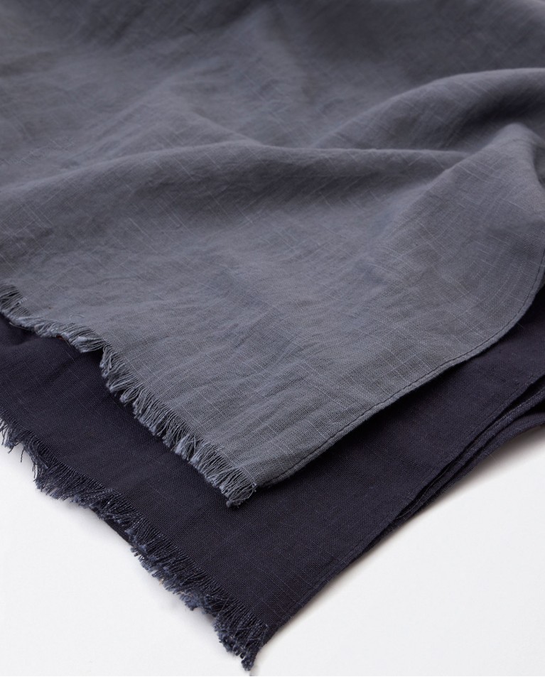 Cachecol sarongue degradado em preto flamejante Preto