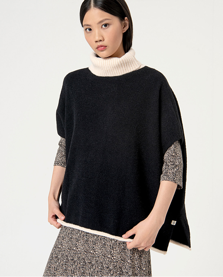 Plain contrast knitted poncho Black