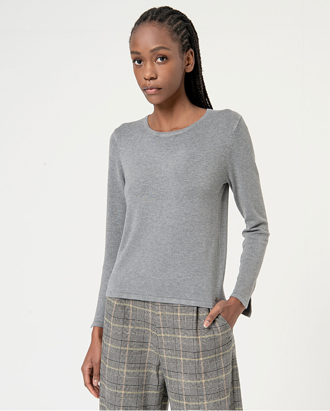 Plain round neck knitted sweater Grey