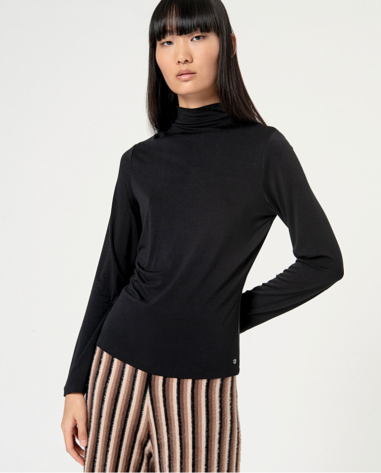 Plain long sleeve t-shirt with perkins collar Black