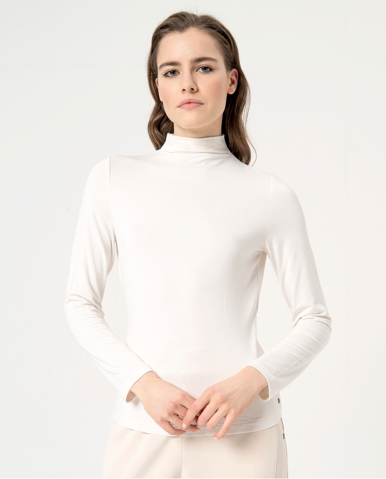 Plain long sleeve t-shirt with perkins collar Ecru