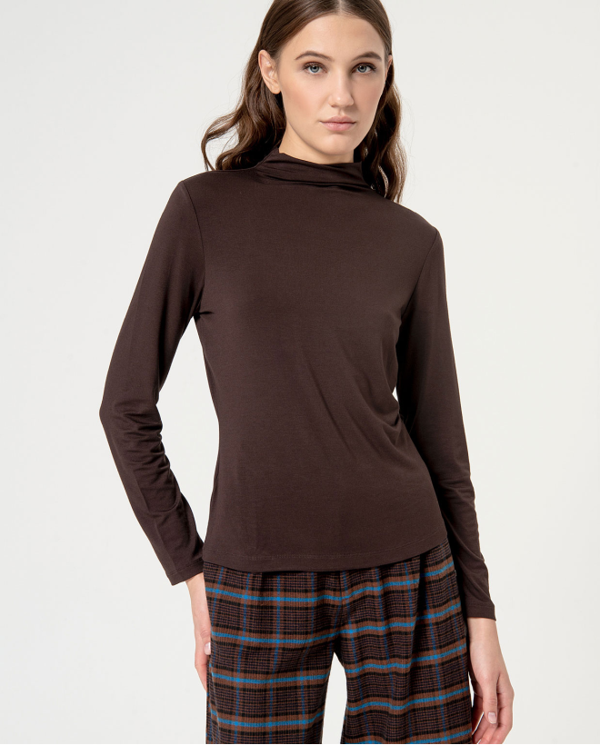 Plain long sleeve t-shirt with perkins collar Chocolate