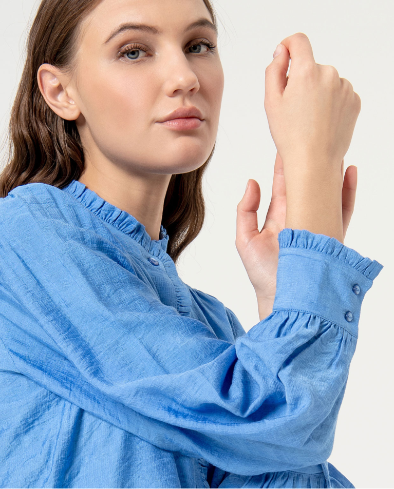 Camisa com gola com folhos mangas com folhos Azul