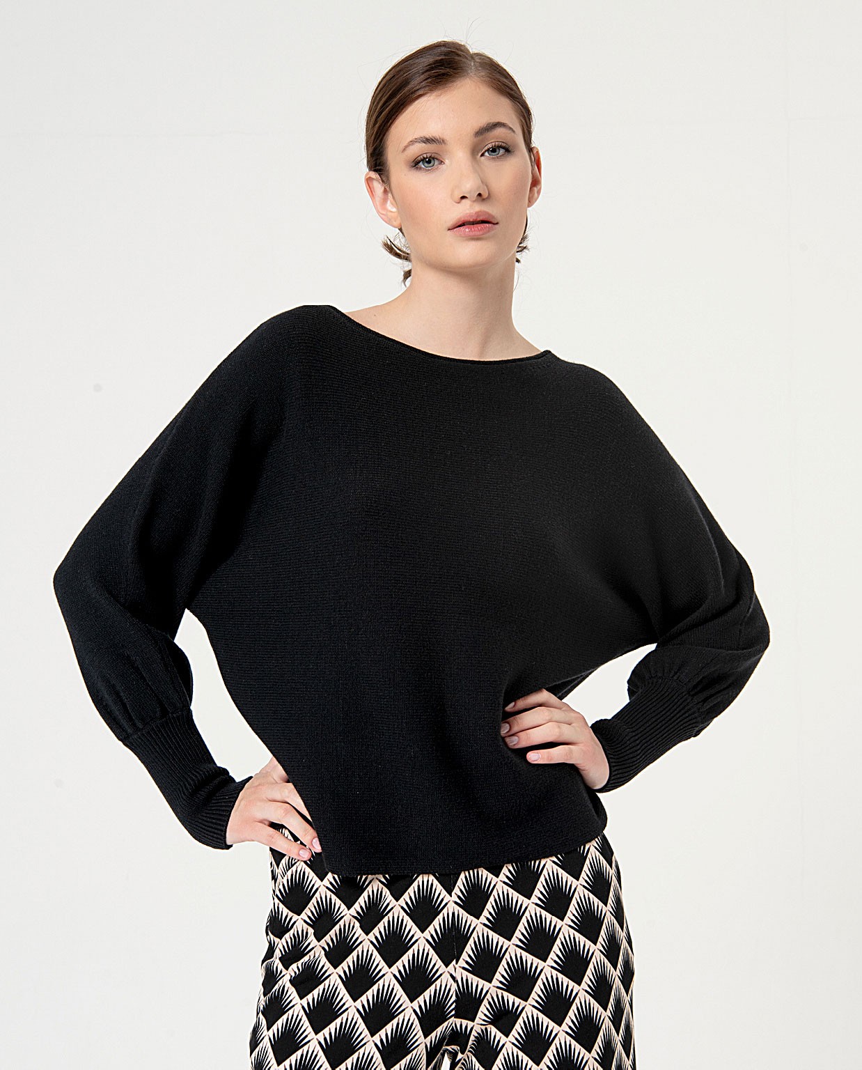 Camisola com gola boat  manga batwing Preto