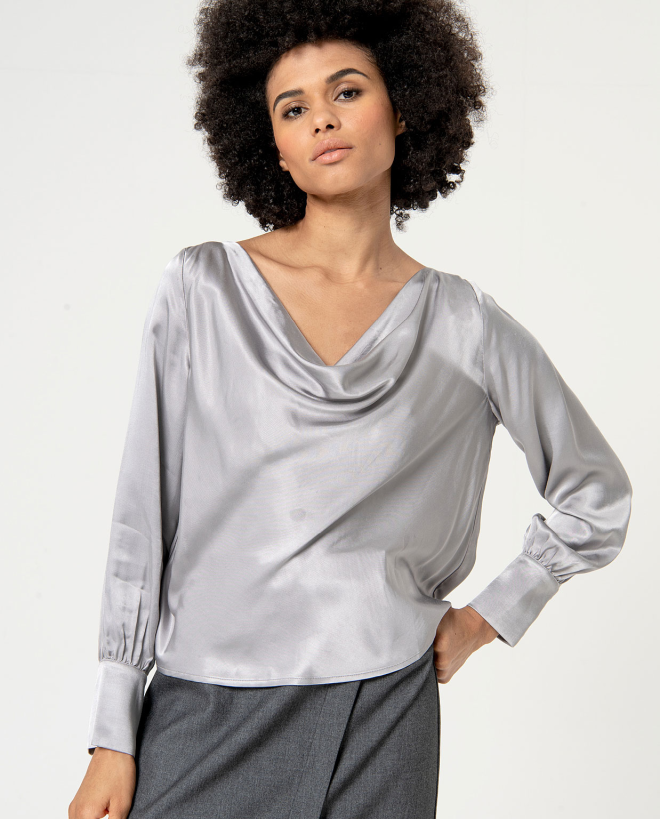 Blusa satinada escote drapeado lisa Gris