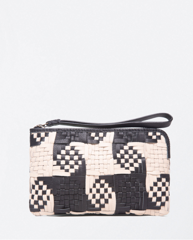 Bolso de mano de cuero trenzado, con estampado Negro