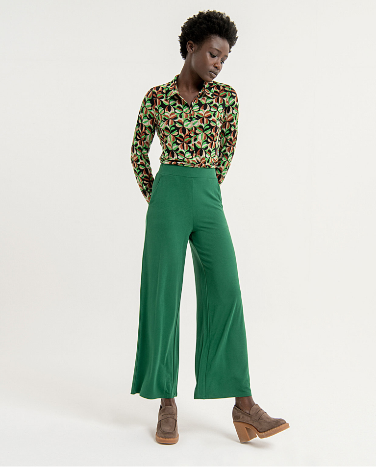 Pantalón largo estilo flare con bolsillos liso Verde