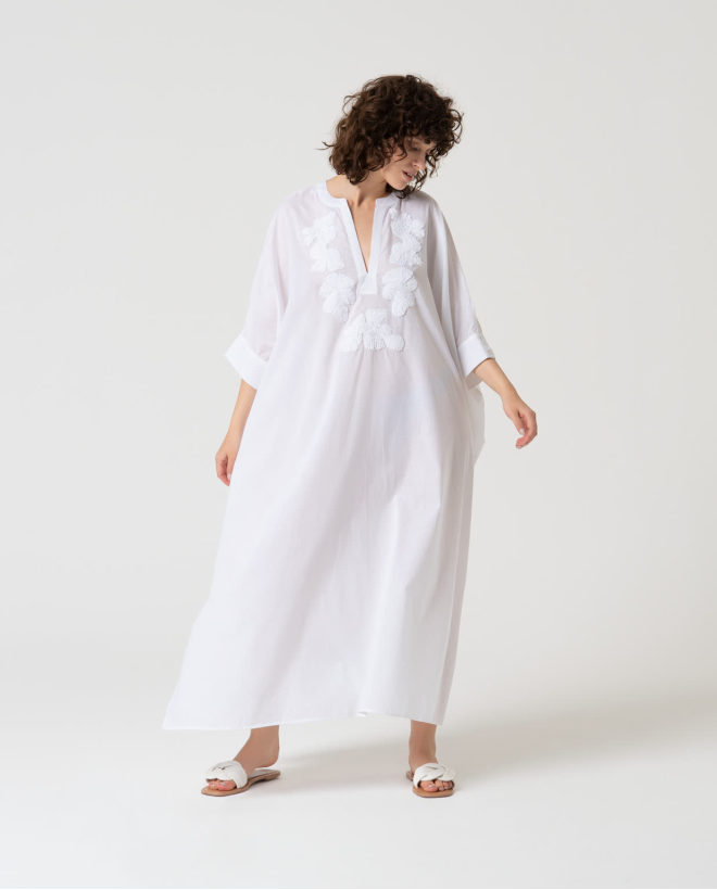 Kaftan longo liso com detalhe bordado Branco