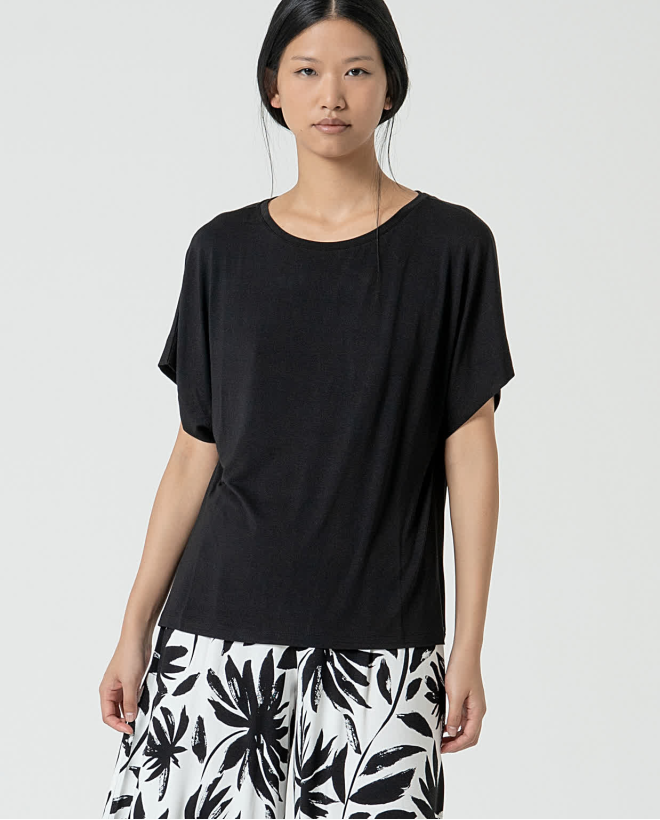 Camiseta oversized com decote canoa Preto