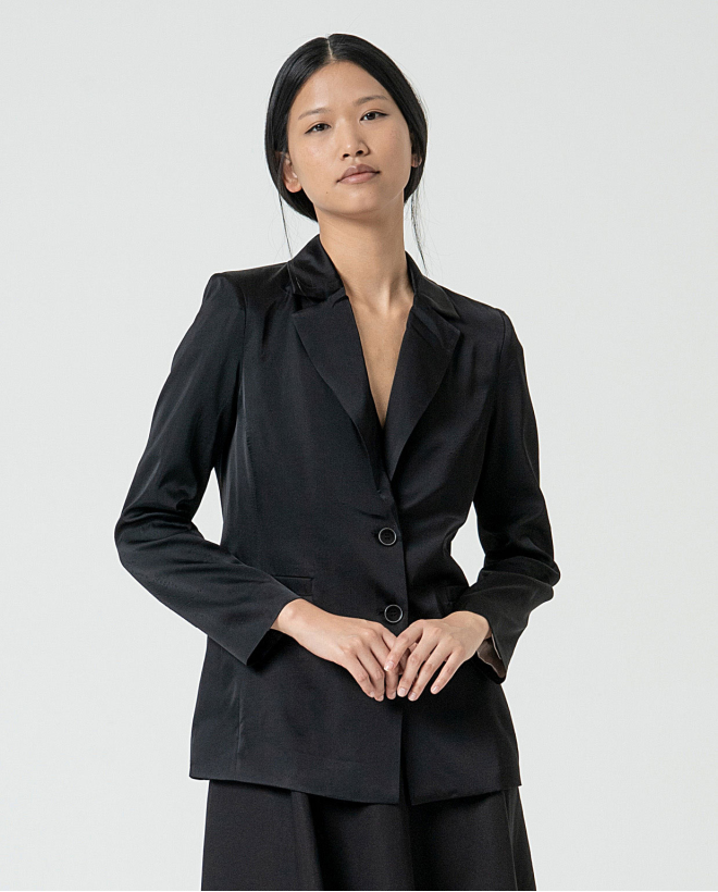 Blazer satinada cruzada lisa Negro