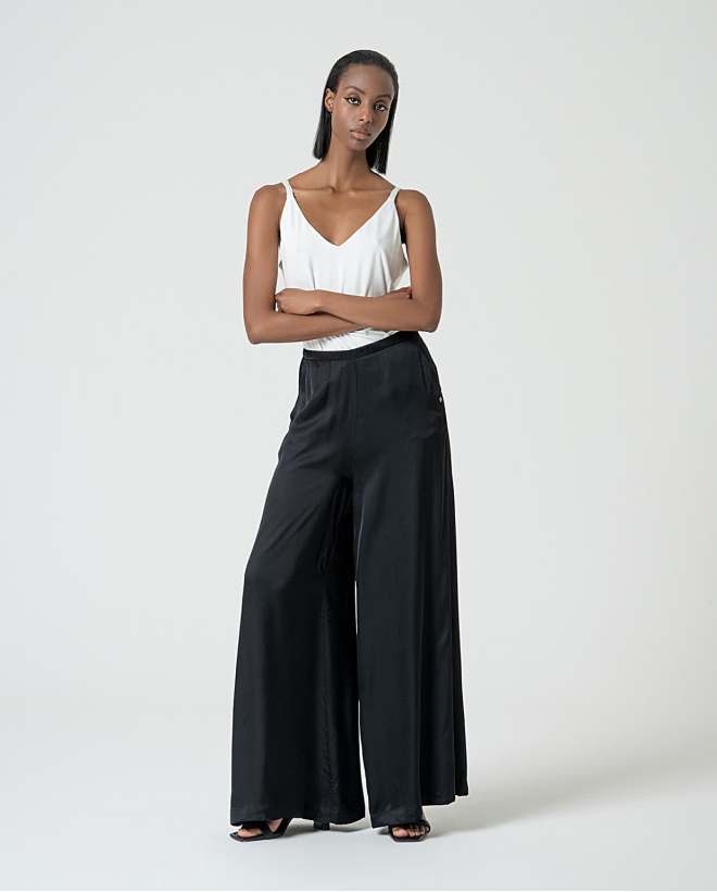 Pantalón wide leg satinado liso Negro