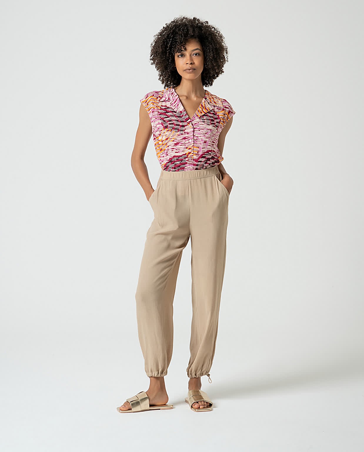 Pantalón jogger en crepe viscosa liso Safari