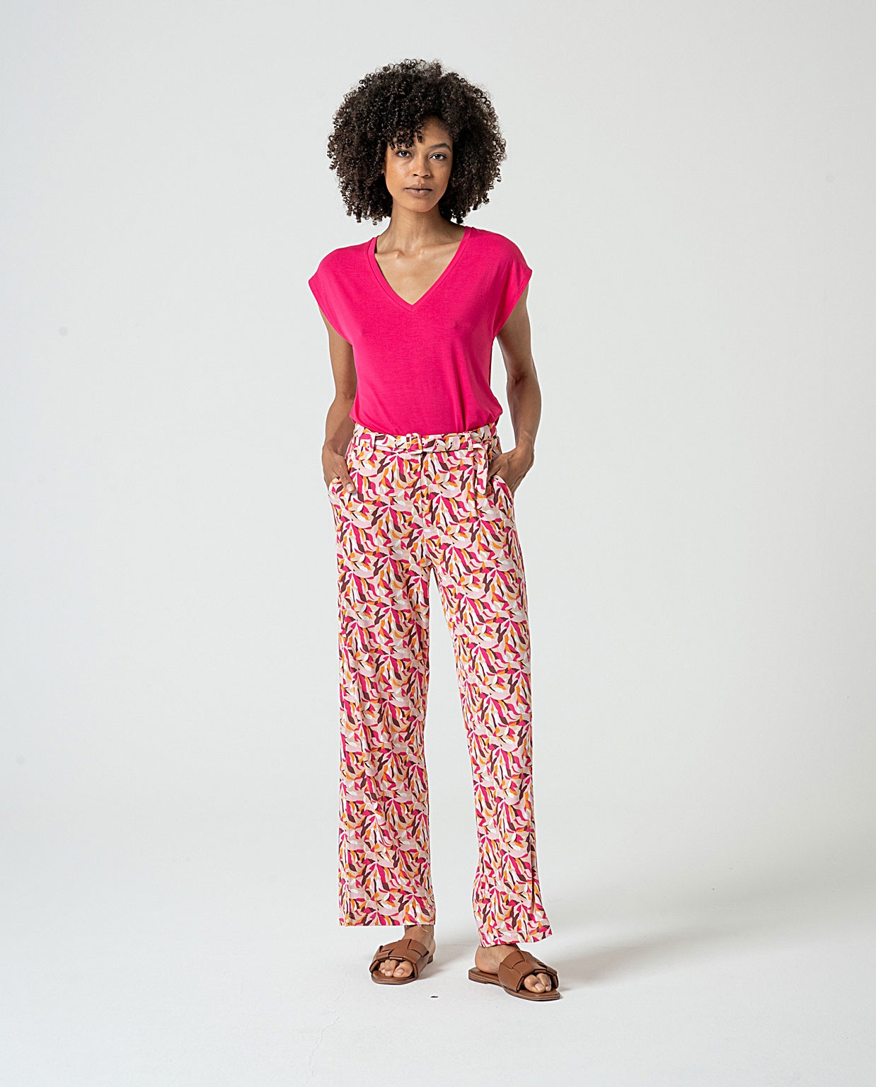 Pantalón elástico con cinturón  Fucsia