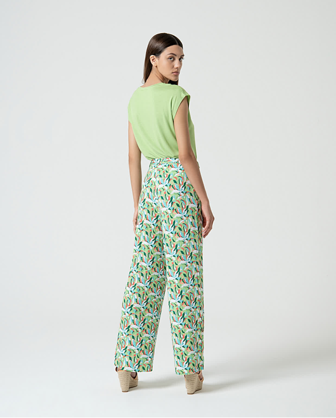 Pantalón elástico con cinturón Verde