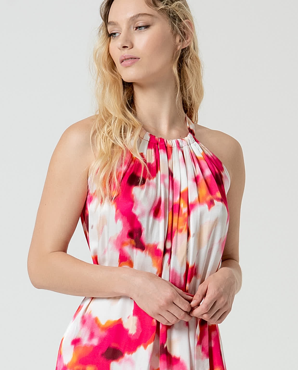 Vestido midi halter satinado Fucsia