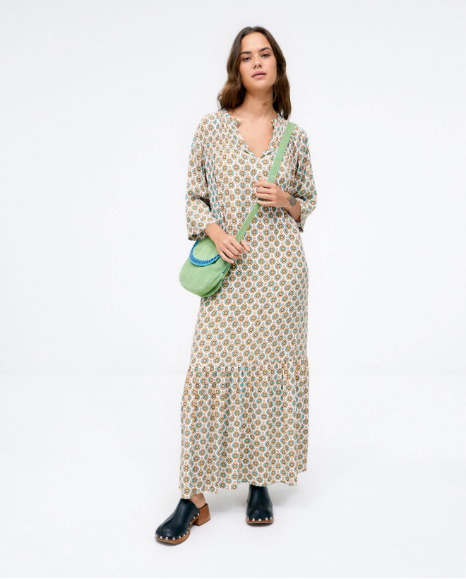 Bandolera de napa con solapa y bordado. Verde