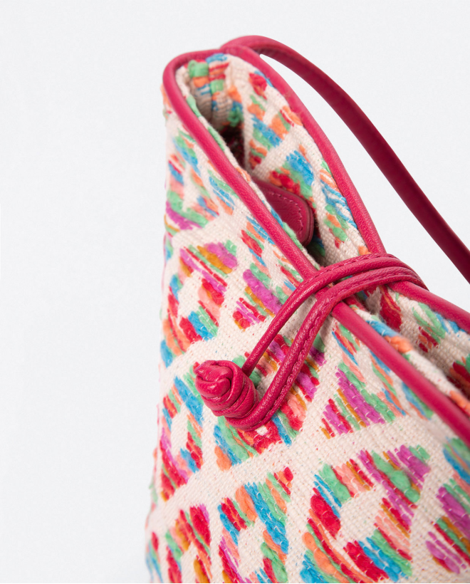 Bandolera pequeña. Cierre botón. Estampado Fucsia