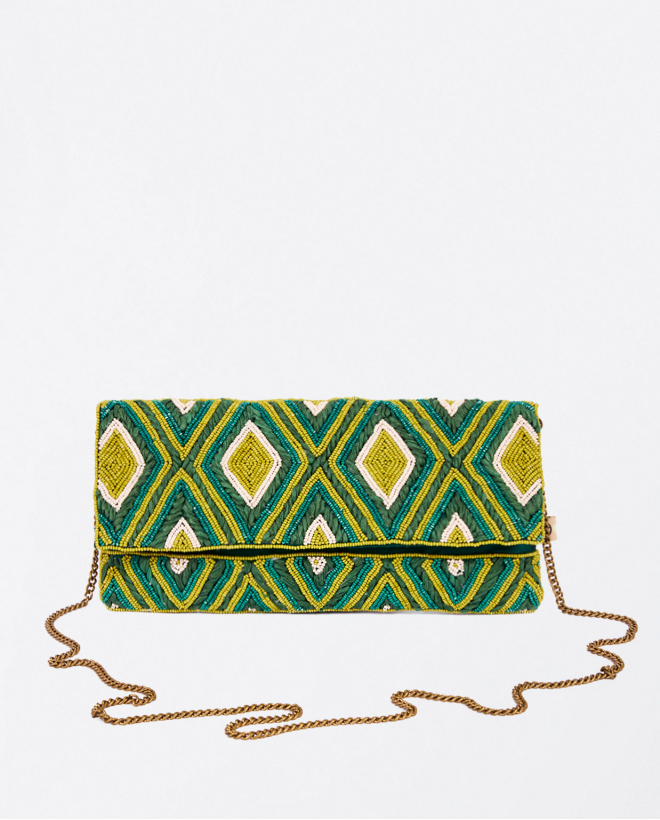 Clutch beaded y rafia Verde