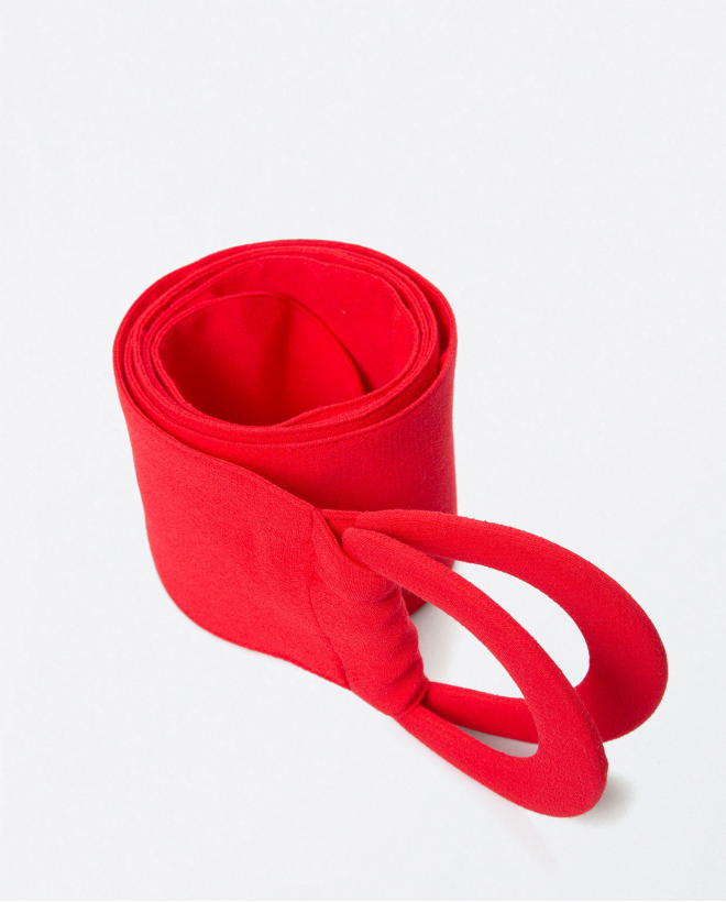 Conjunto de cintos em tecido liso. Vermelho