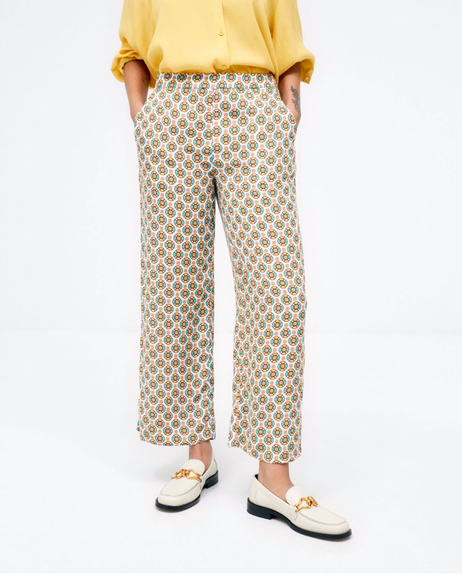Straight long trousers. Elasticated waist. print Yellow
