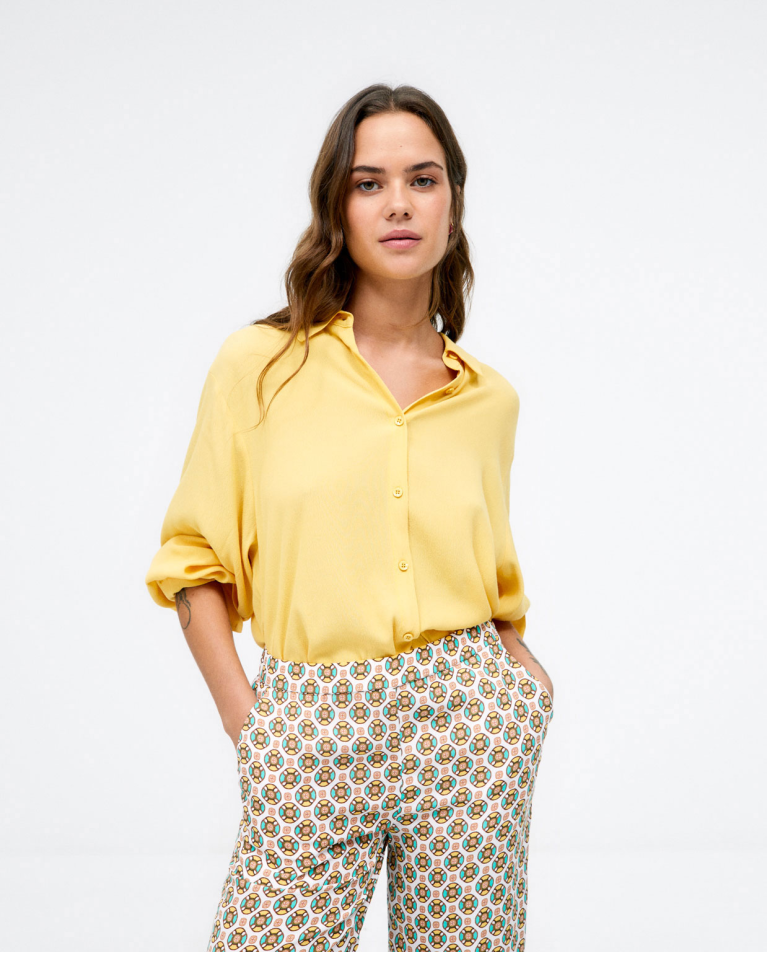 Straight long trousers. Elasticated waist. print Yellow