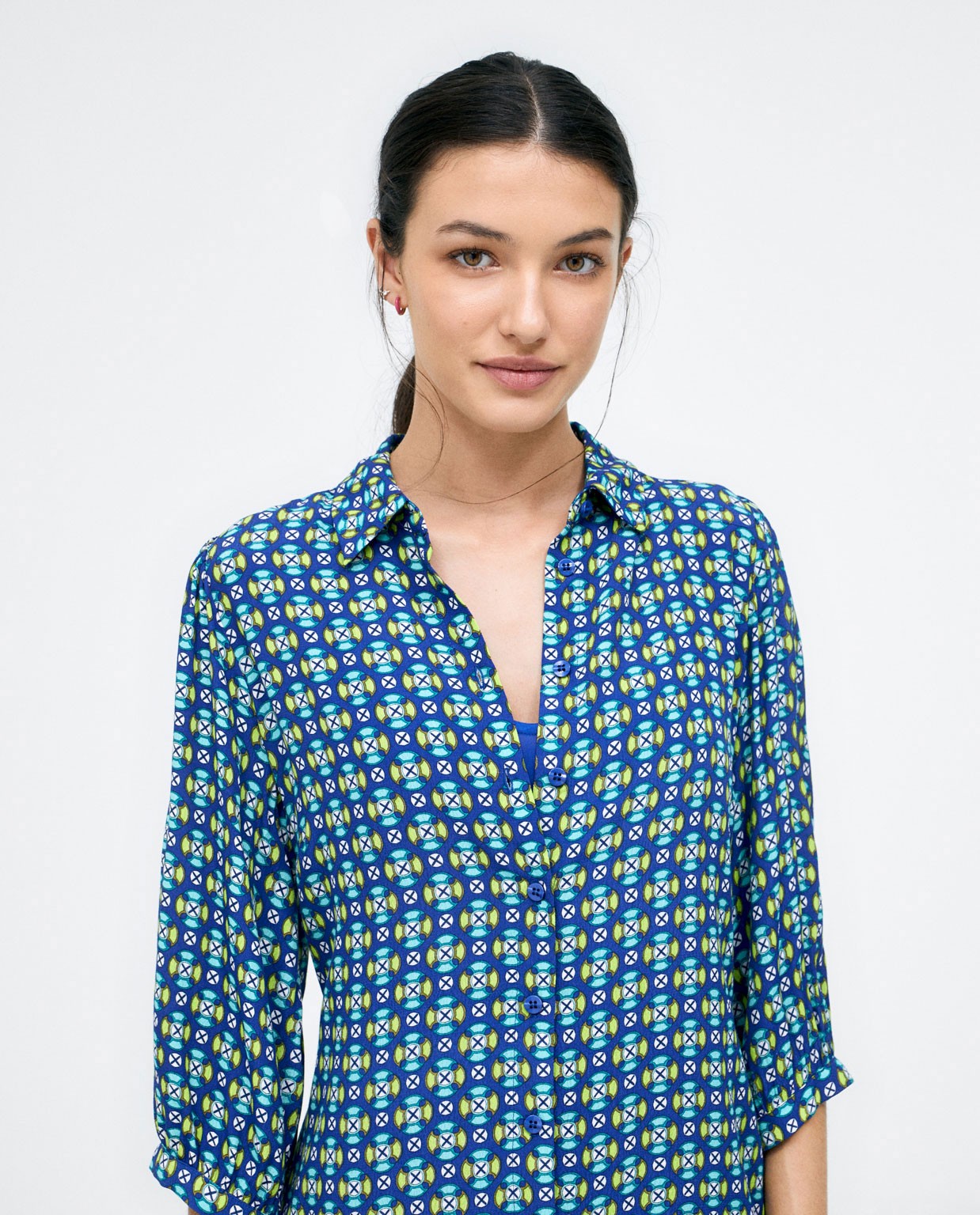 Shirt dress. Puffed sleeves. Blue
