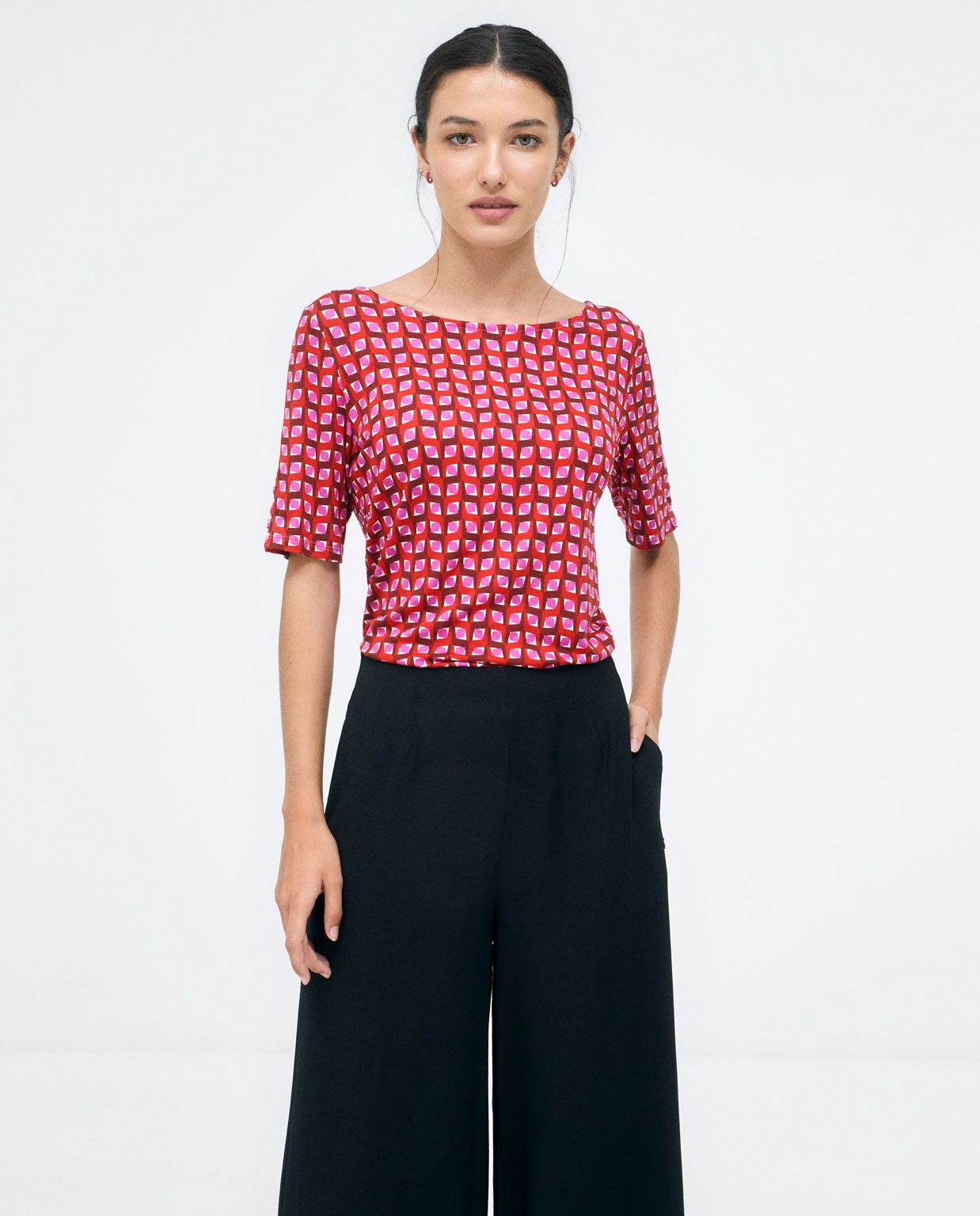 Wide long trousers with high waist. Plain  Black