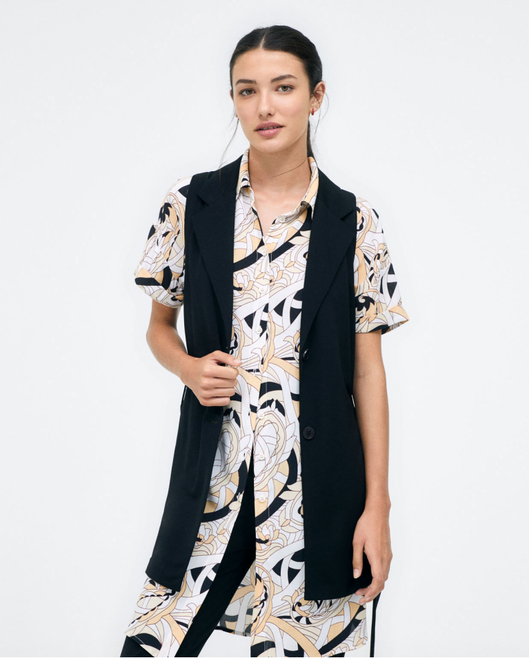 Long waistcoat with lapel and belt. Plain. Black
