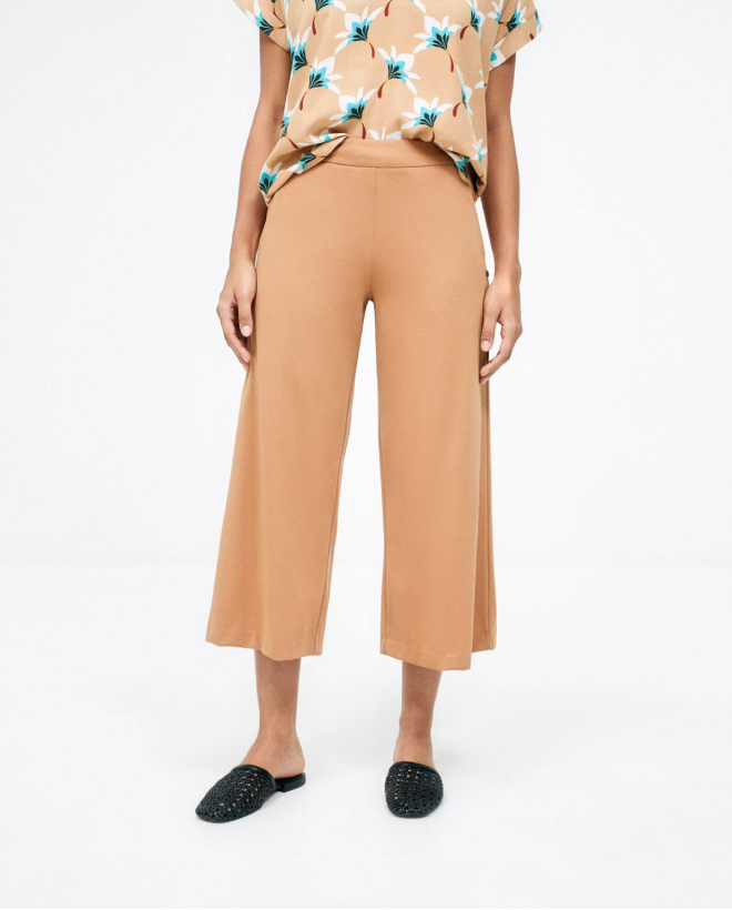Wide ankle trousers. Elasticated. Plain Beige