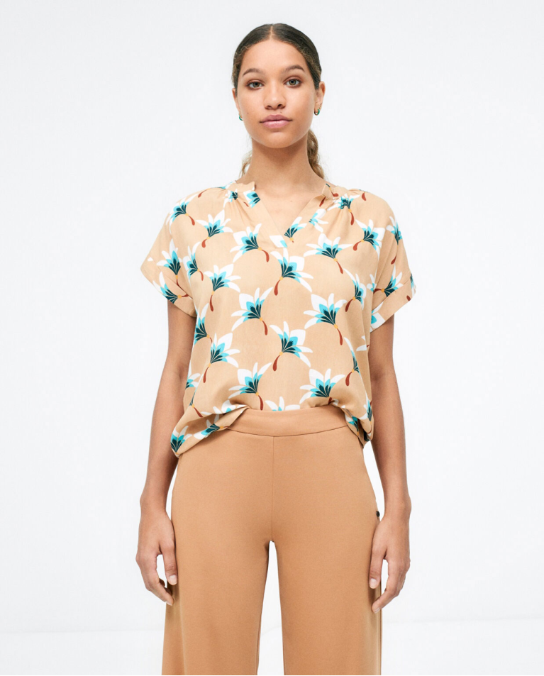 Pantalón tobillero ancho. Elástico. Liso Beige