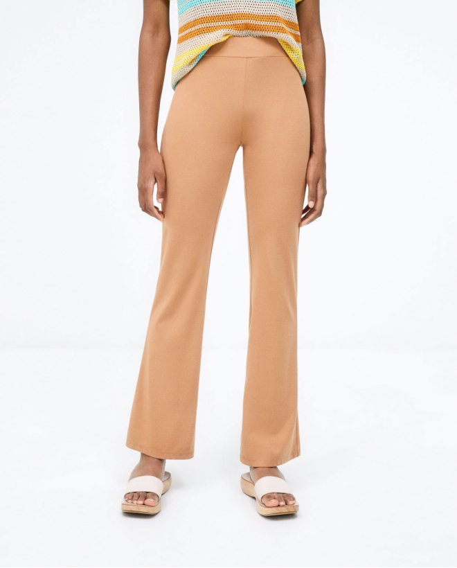 Long bell-bottom trousers. Elastic. Plain. Beige