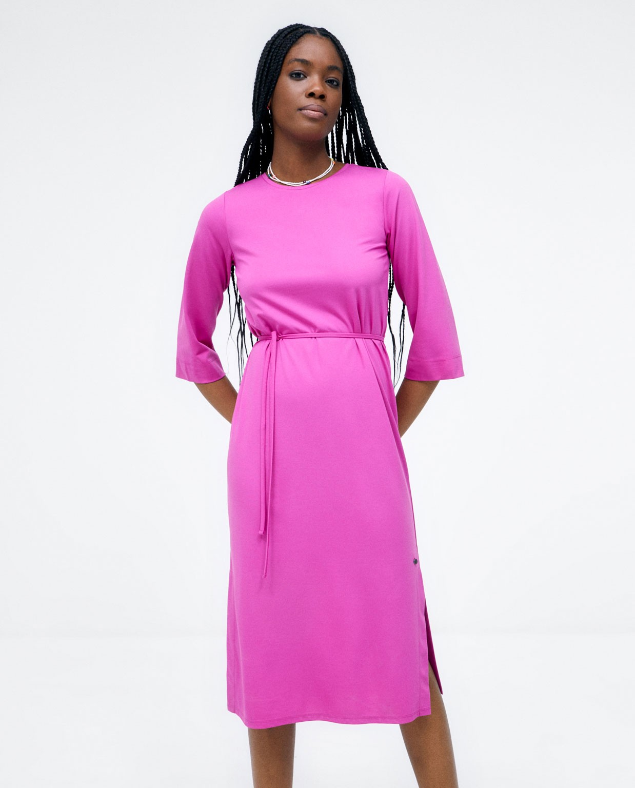 Vestido midi anudado. Manga 3 4. Liso. Fucsia