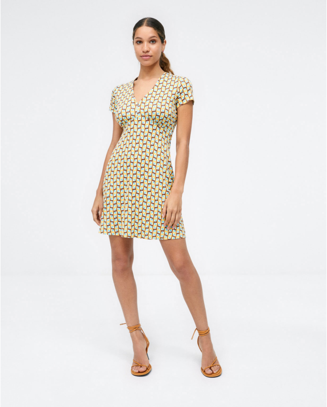 Vestido corto. Cuello V....