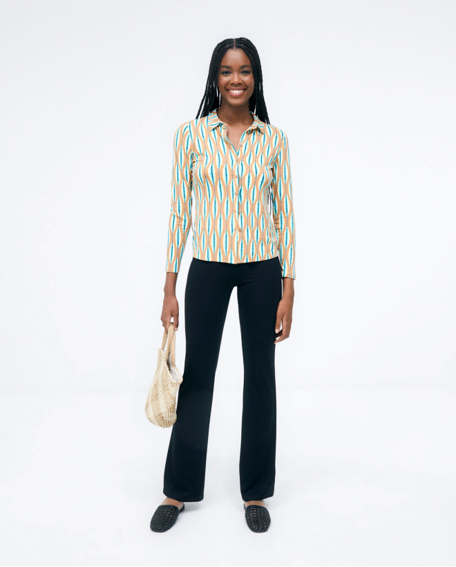 Long sleeve shirt. Elasticated. Beige