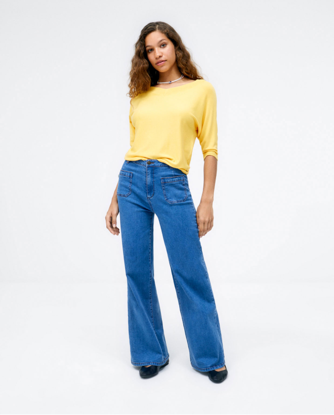 Camisola decote barco decotado em bico. Amarelo