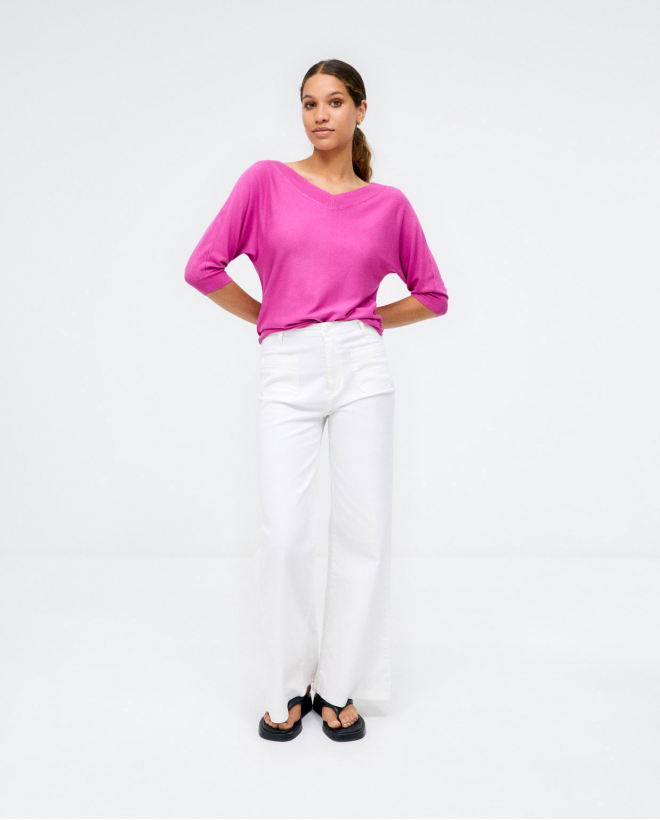 V-neck knitted jumper. Plain Fuchsia
