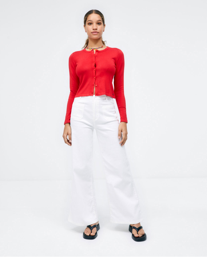 Short knitted cardigan with long sleeves. Plain. Red
