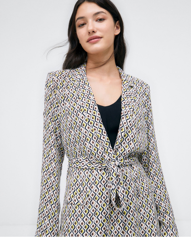 Jacket with flap pockets and belt.ed Green