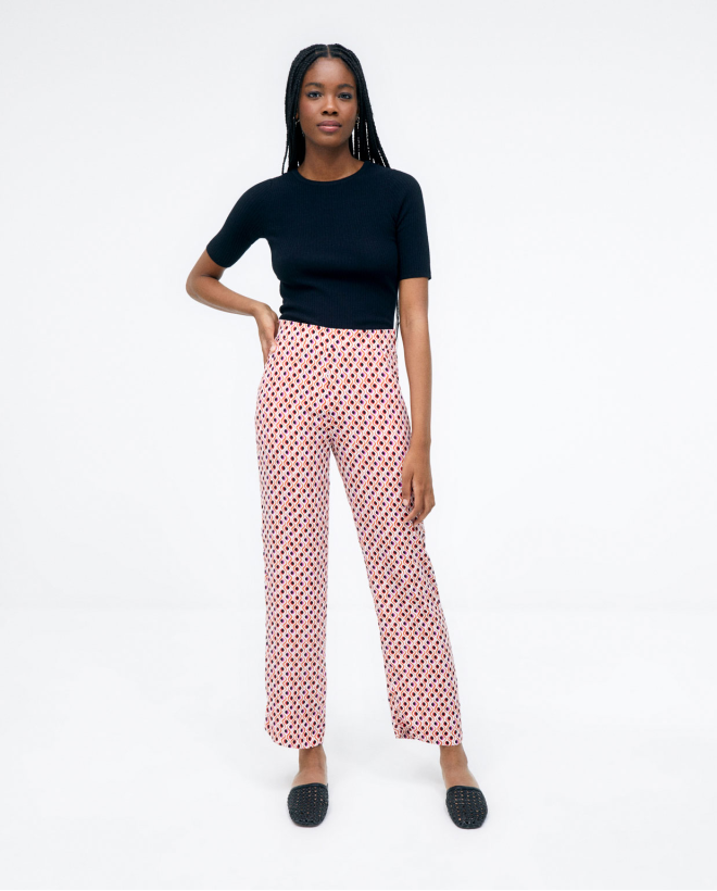 Pantalón largo. Cintura elástica. Estampado Rojo